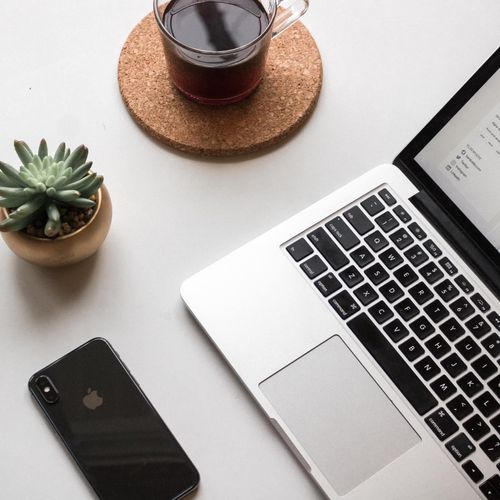 Laptop zur finanziellen Planung
